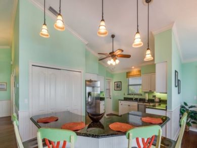 Seating for 4 at Breakfast Counter